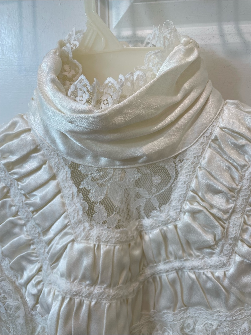 Vintage Gunne Sax Jessica McClintock Ivory Satin Lace Victorian Blouse USA - Picture 7 of 9